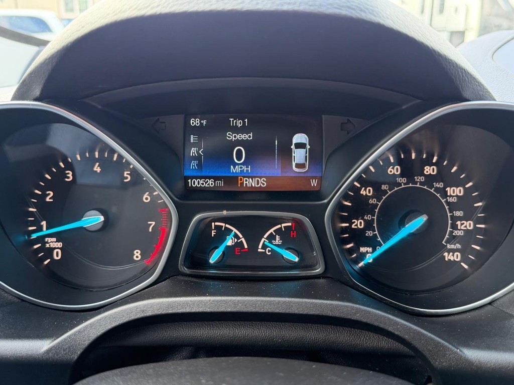 Ford Escape Vehicle Full-screen Gallery Image 30