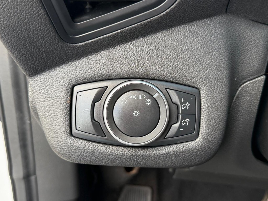 Ford Escape Vehicle Full-screen Gallery Image 32