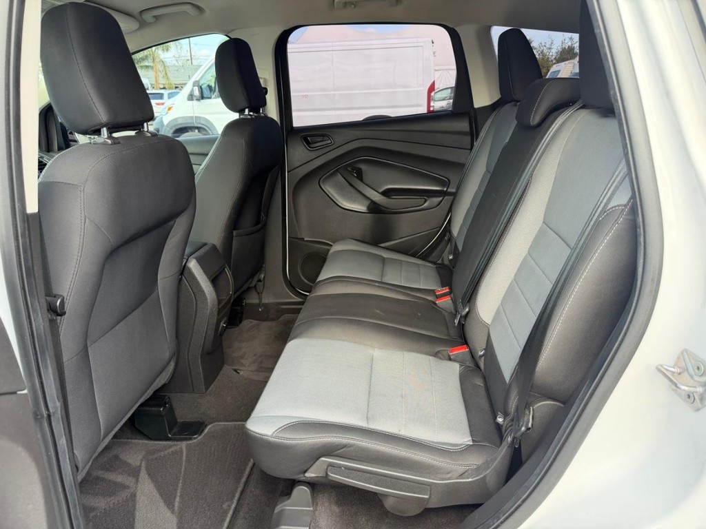 Ford Escape Vehicle Full-screen Gallery Image 36