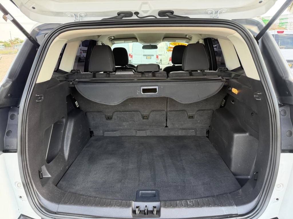 Ford Escape Vehicle Full-screen Gallery Image 38