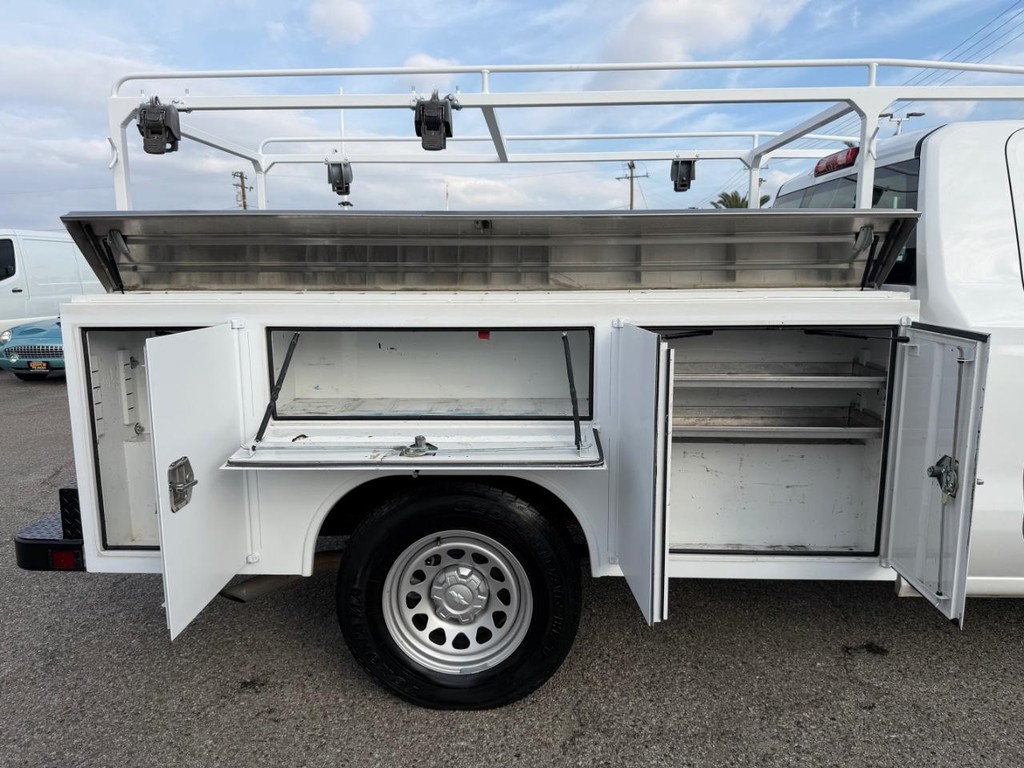 Chevrolet Silverado 1500 Vehicle Full-screen Gallery Image 16