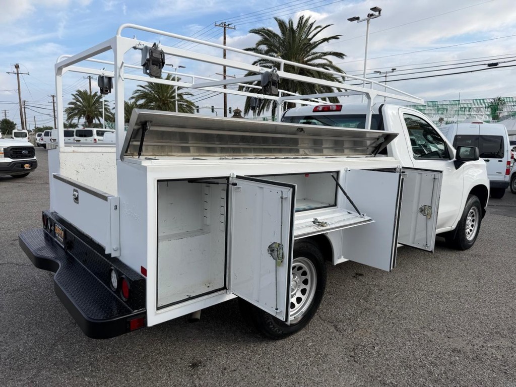 Chevrolet Silverado 1500 Vehicle Full-screen Gallery Image 17