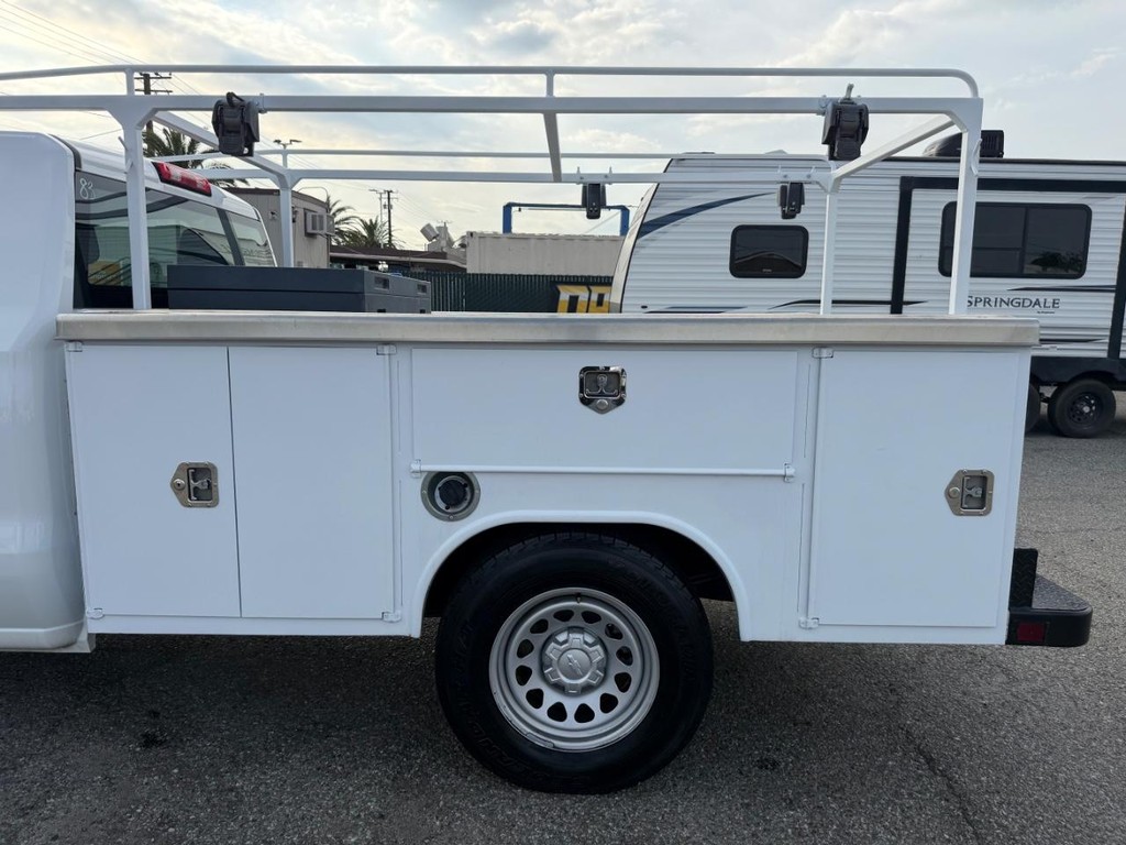 Chevrolet Silverado 1500 Vehicle Full-screen Gallery Image 19