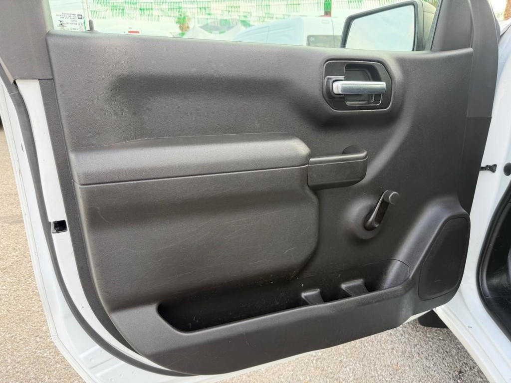 Chevrolet Silverado 1500 Vehicle Full-screen Gallery Image 22
