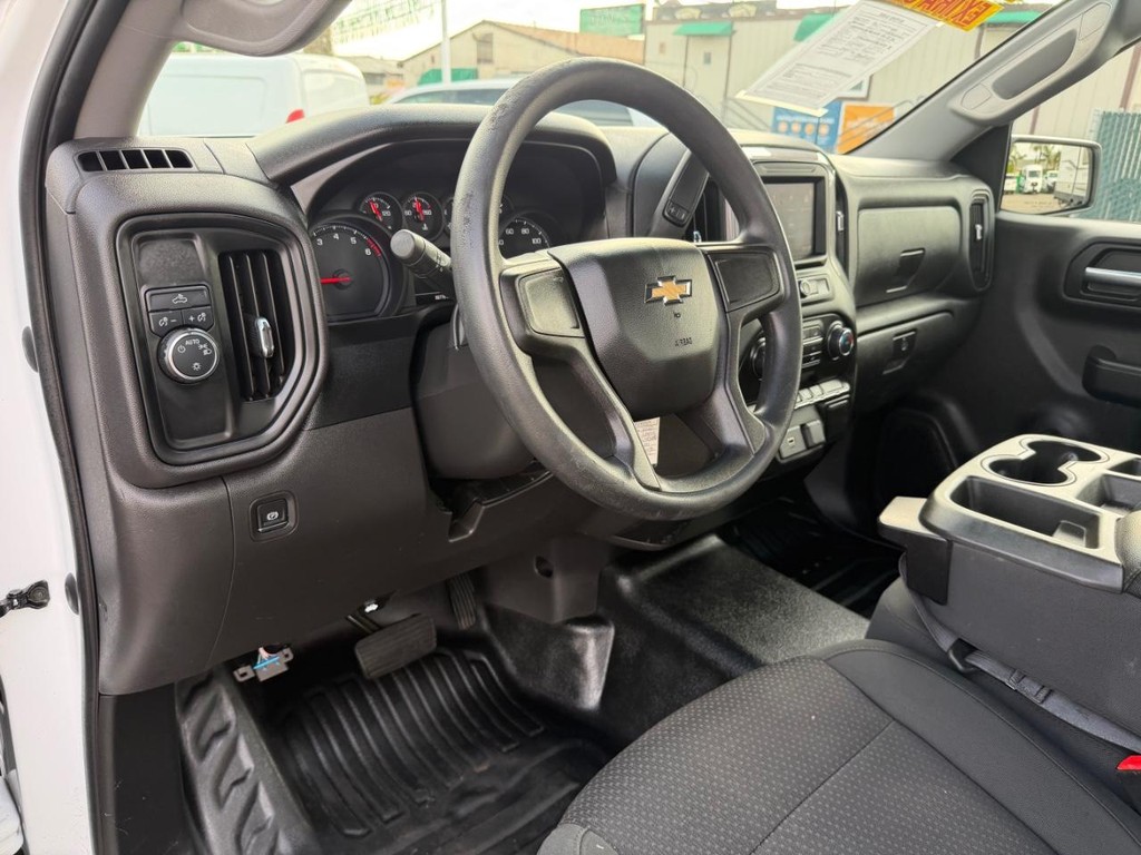 Chevrolet Silverado 1500 Vehicle Full-screen Gallery Image 23
