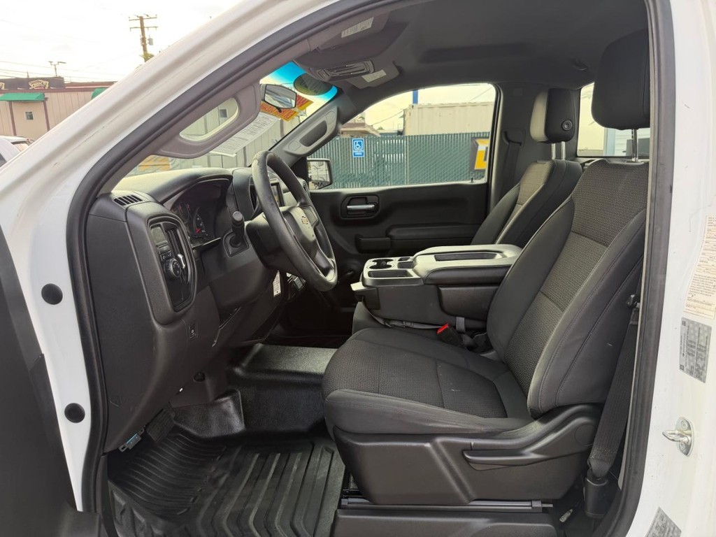 Chevrolet Silverado 1500 Vehicle Full-screen Gallery Image 24