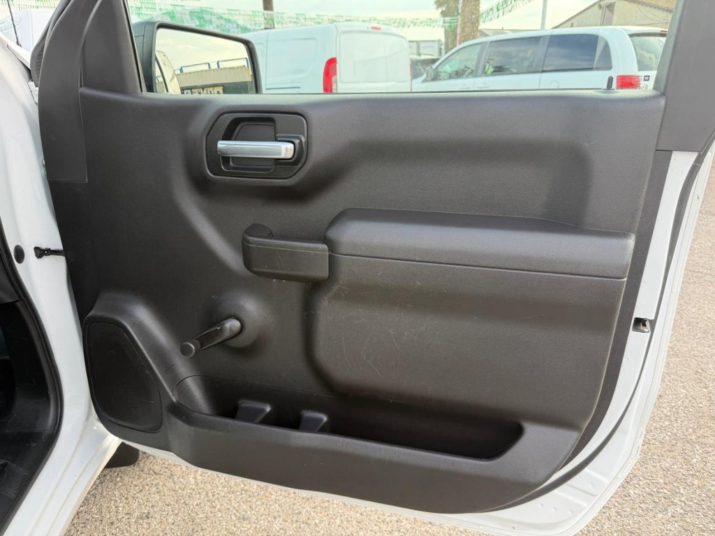 Chevrolet Silverado 1500 Vehicle Full-screen Gallery Image 26