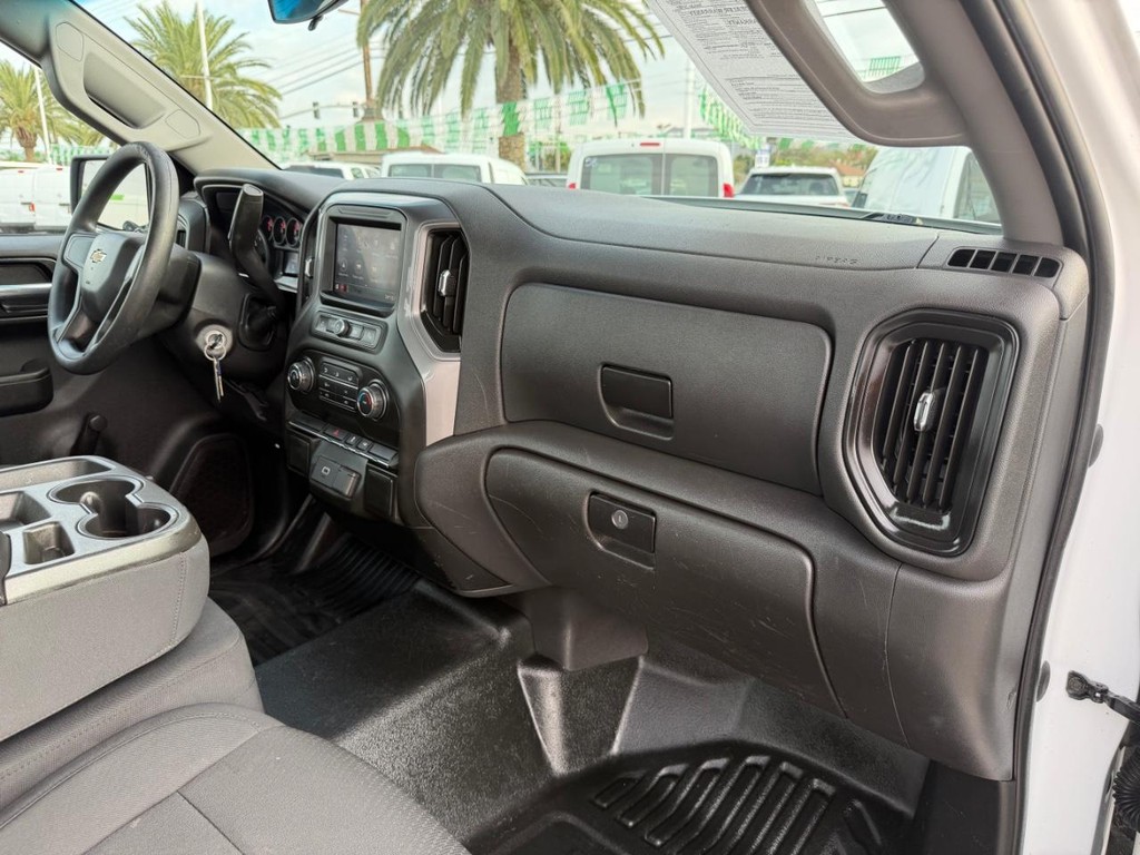 Chevrolet Silverado 1500 Vehicle Full-screen Gallery Image 27