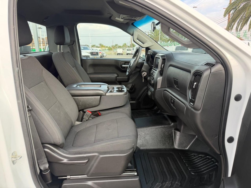 Chevrolet Silverado 1500 Vehicle Full-screen Gallery Image 28