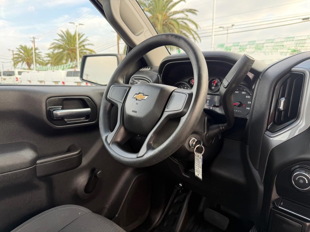 Chevrolet Silverado 1500 Vehicle Full-screen Gallery Image 30