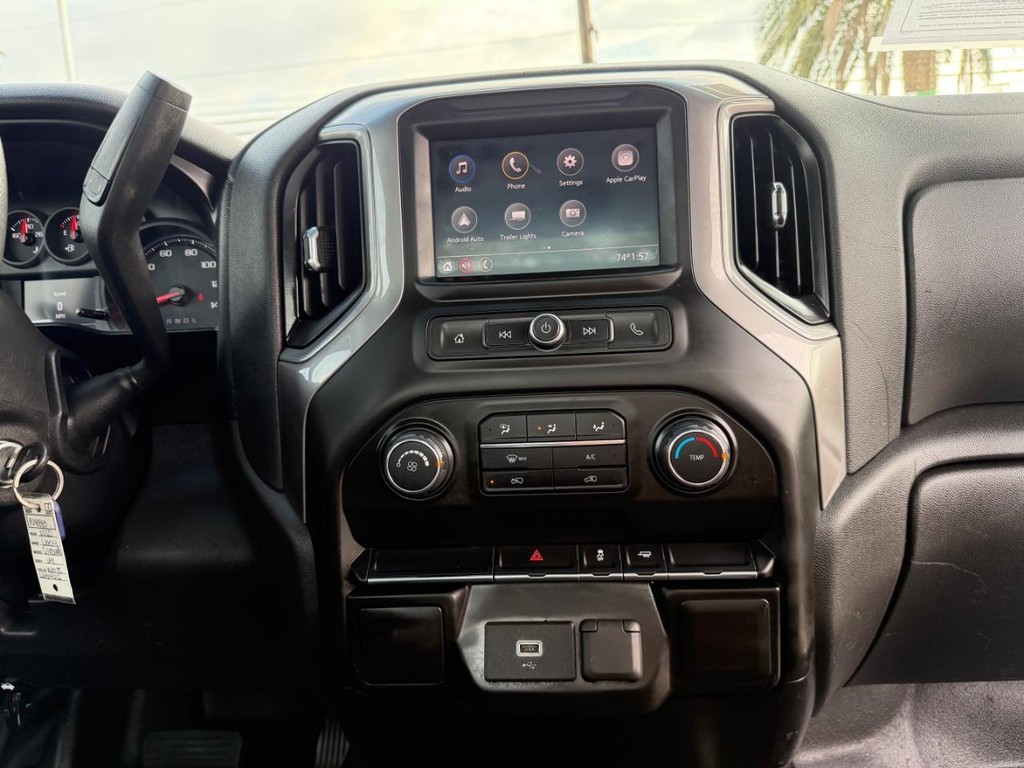 Chevrolet Silverado 1500 Vehicle Full-screen Gallery Image 31