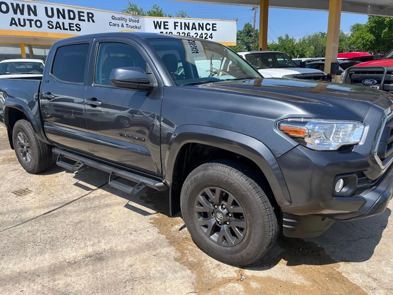 Toyota Tacoma 2WD Vehicle Image 03