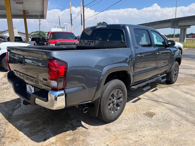 Toyota Tacoma 2WD Vehicle Image 04