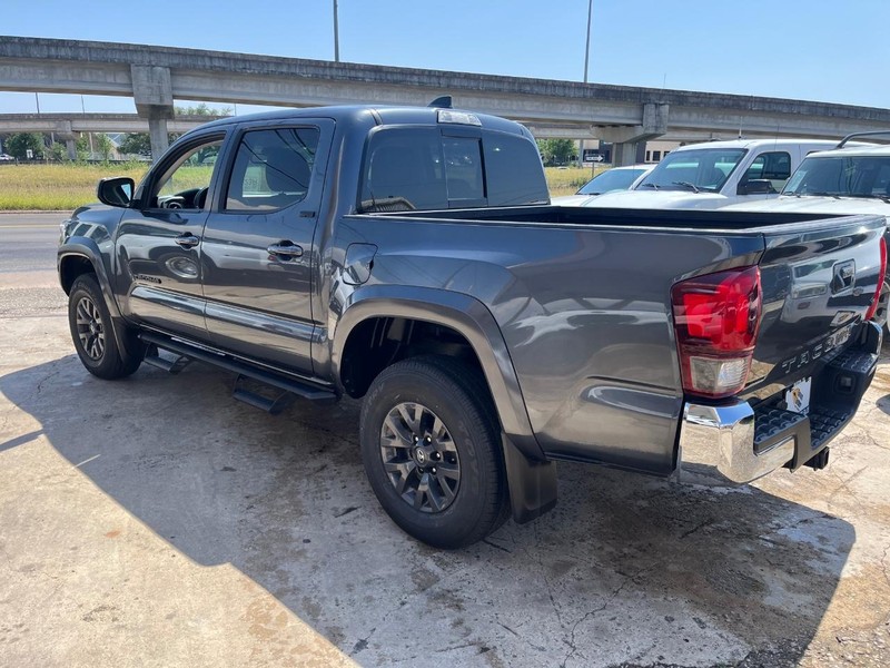 Toyota Tacoma 2WD Vehicle Image 06