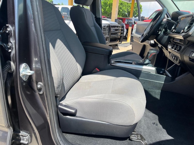 Toyota Tacoma 2WD Vehicle Image 09