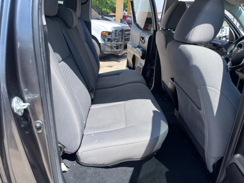 Toyota Tacoma 2WD Vehicle Image 10