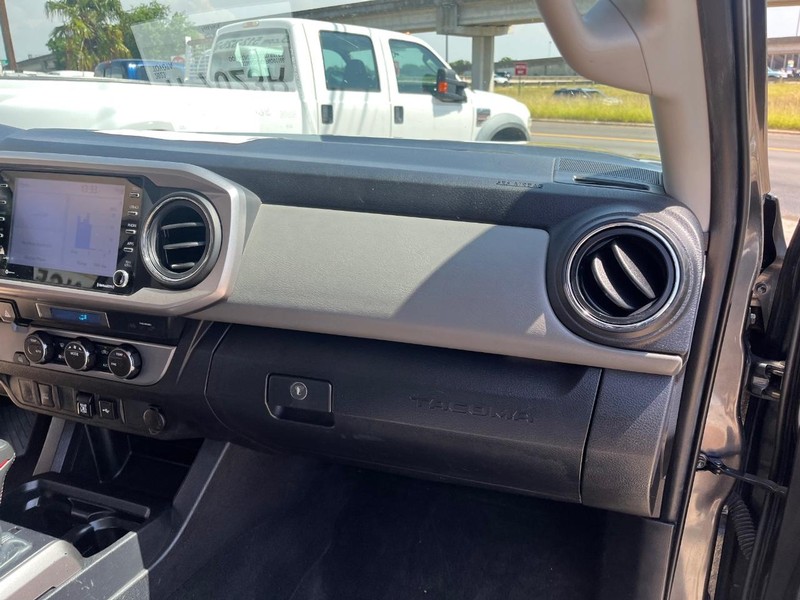 Toyota Tacoma 2WD Vehicle Image 11