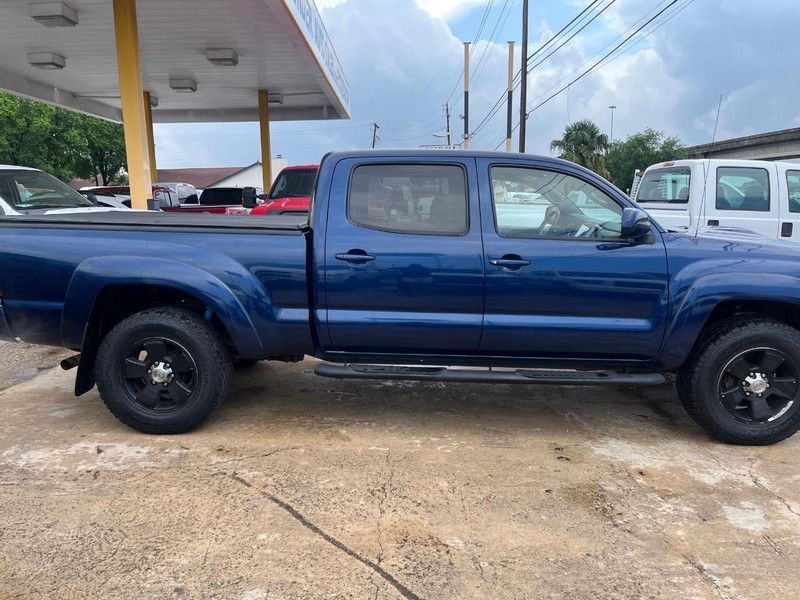 Toyota Tacoma Vehicle Image 04