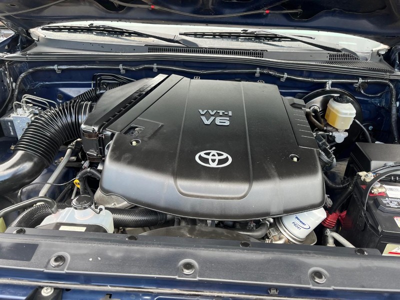 Toyota Tacoma Vehicle Image 09
