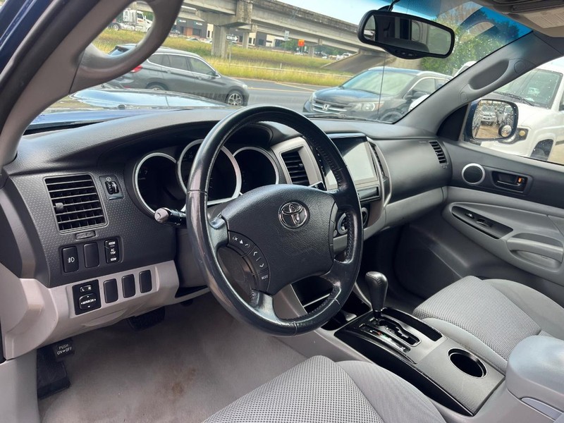 Toyota Tacoma Vehicle Image 10