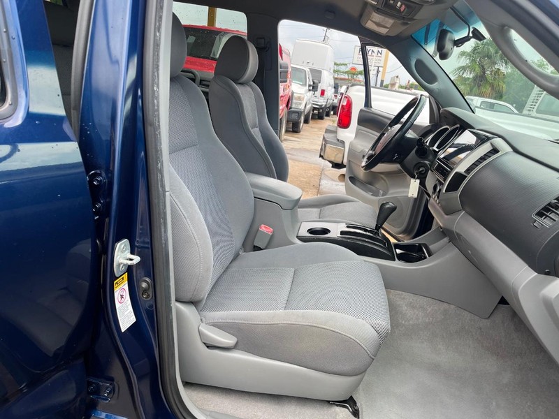 Toyota Tacoma Vehicle Image 12