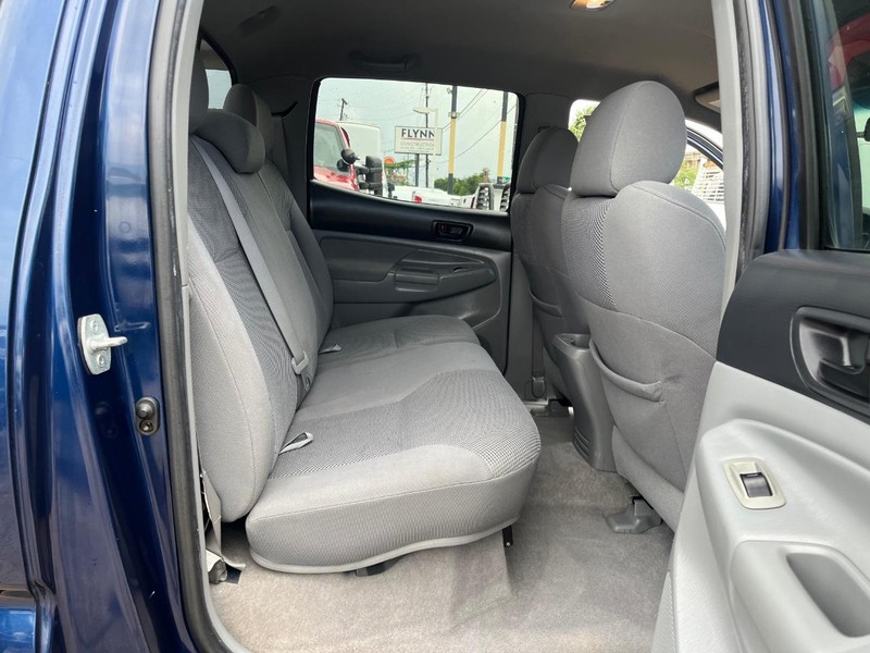 Toyota Tacoma Vehicle Image 13