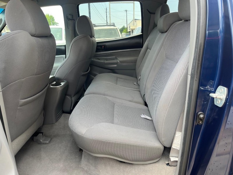 Toyota Tacoma Vehicle Image 15