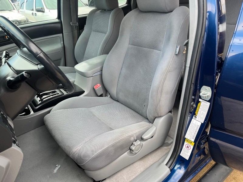 Toyota Tacoma Vehicle Image 16