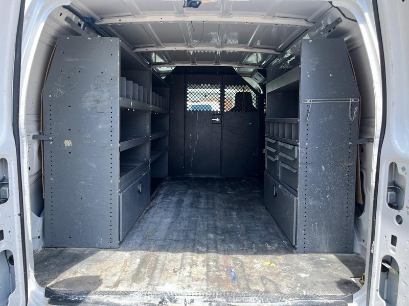 Ford Econoline Cargo Van Vehicle Image 09