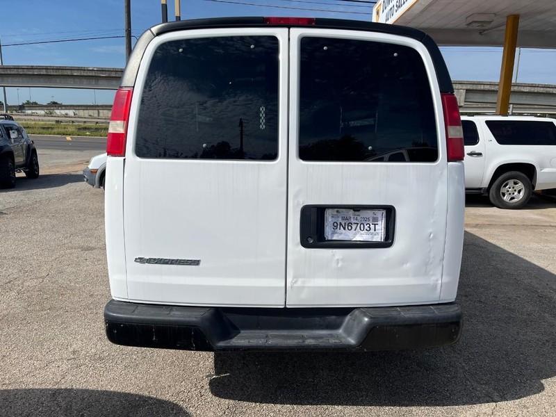 Chevrolet Express Cargo Van Vehicle Image 04