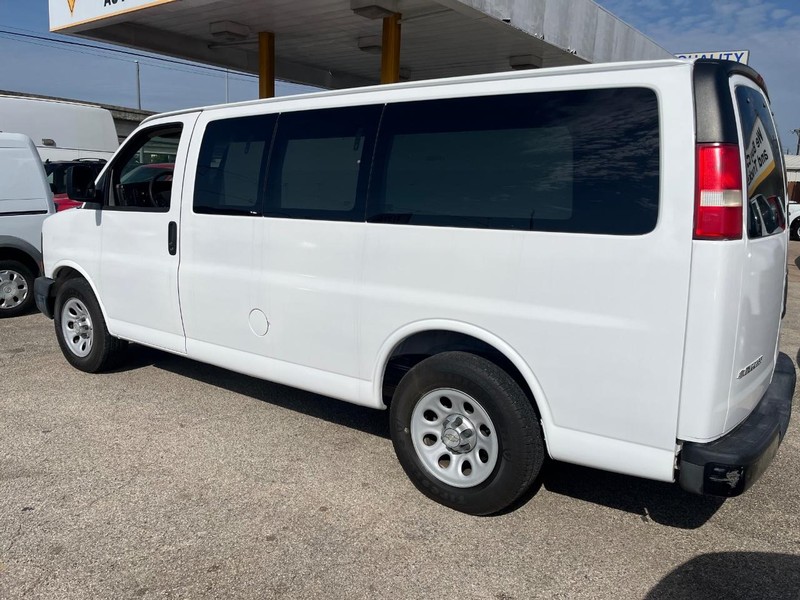 Chevrolet Express Cargo Van Vehicle Image 05