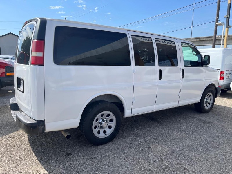Chevrolet Express Cargo Van Vehicle Image 06