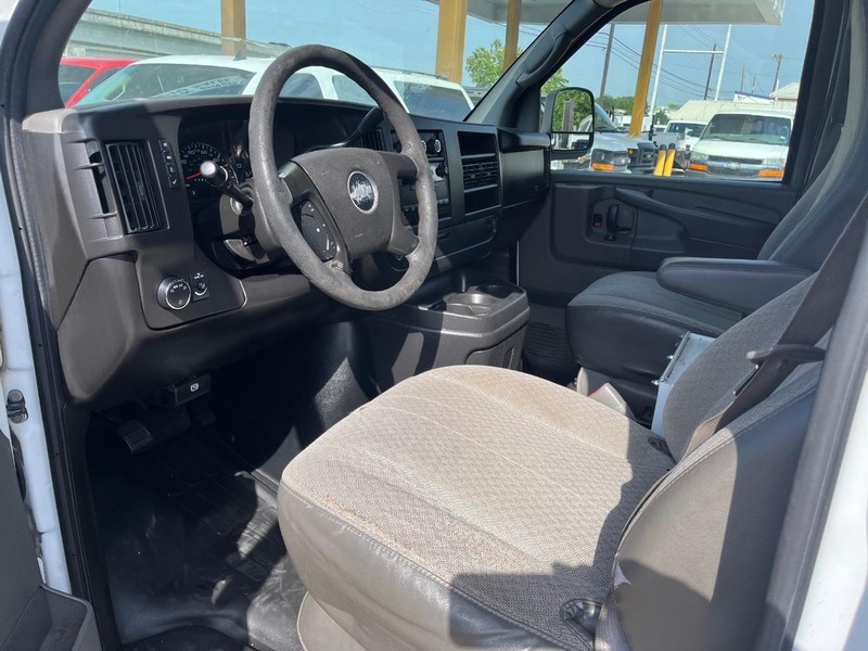 Chevrolet Express Cargo Van Vehicle Image 12