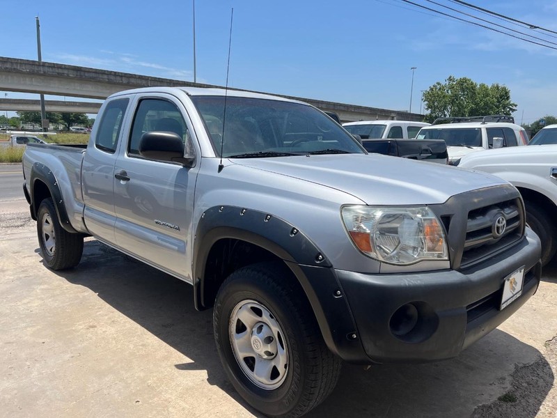 Toyota Tacoma Vehicle Image 03