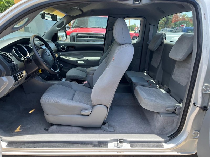 Toyota Tacoma Vehicle Image 08