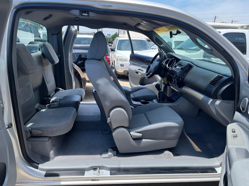 Toyota Tacoma Vehicle Image 09