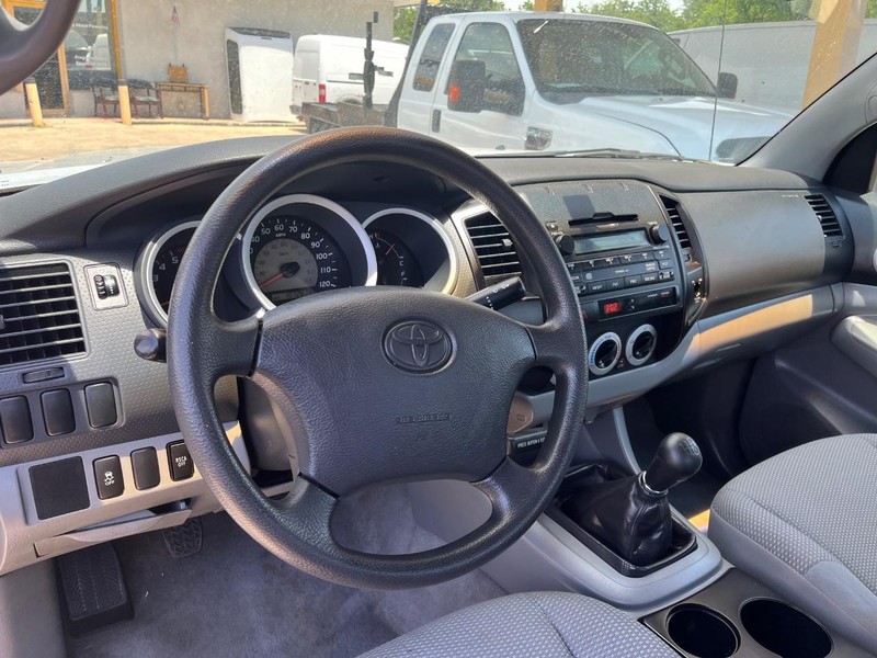 Toyota Tacoma Vehicle Image 12
