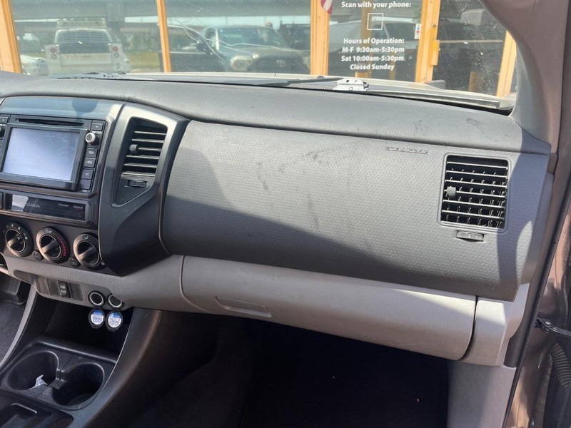 Toyota Tacoma Vehicle Image 10