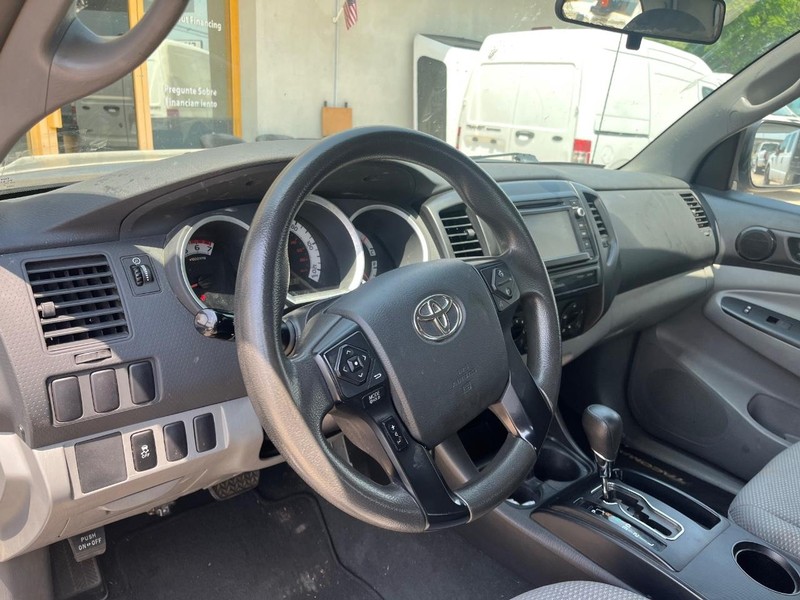 Toyota Tacoma Vehicle Image 11