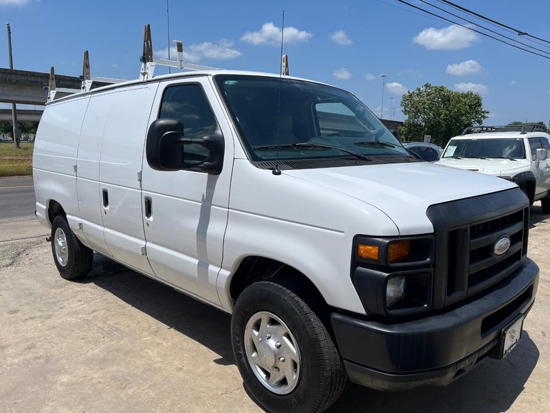 Ford Econoline Cargo Van Vehicle Image 03
