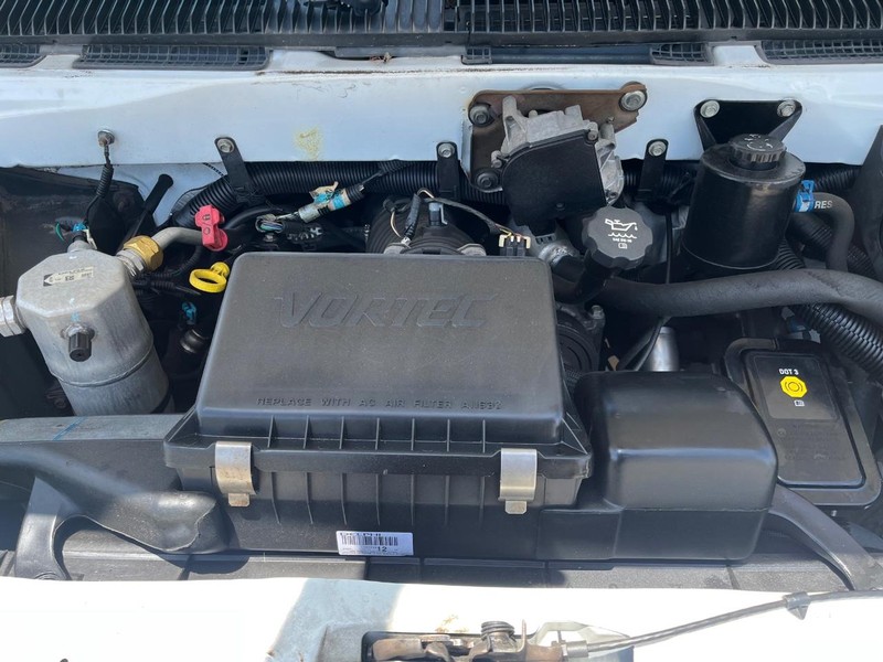 Chevrolet Astro Cargo Van Vehicle Image 13