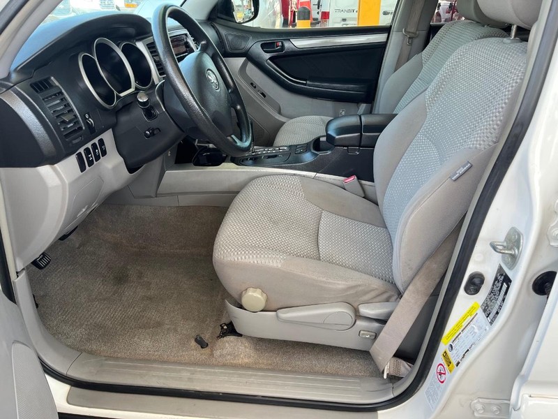 Toyota 4Runner Vehicle Image 07