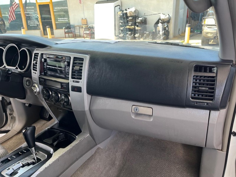 Toyota 4Runner Vehicle Image 09