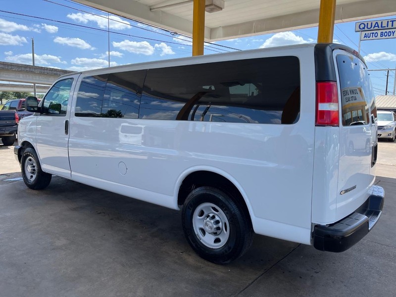 Chevrolet Express Passenger Vehicle Image 04