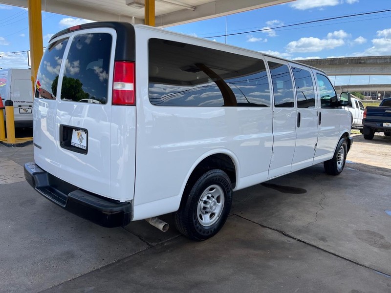 Chevrolet Express Passenger Vehicle Image 06