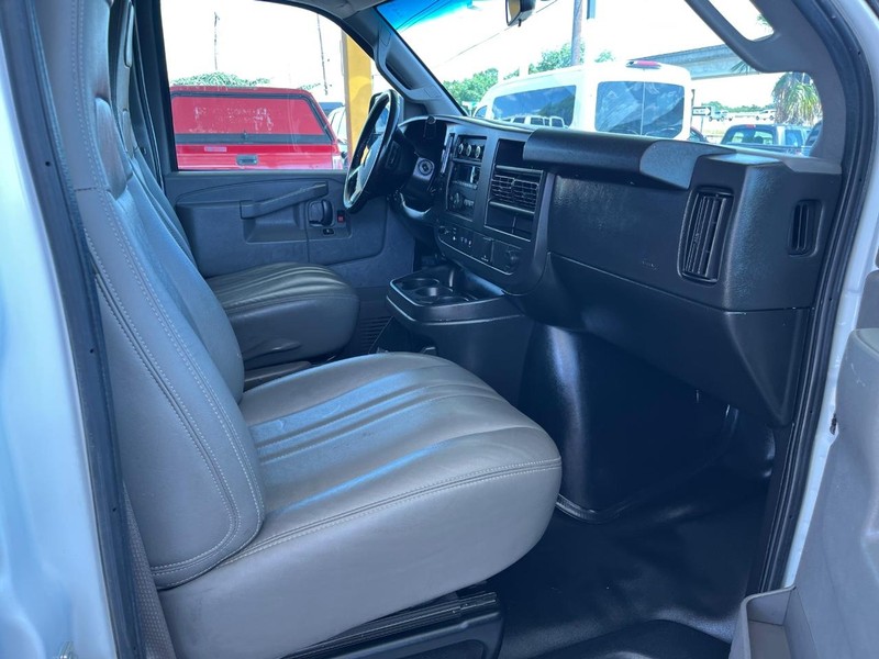 Chevrolet Express Passenger Vehicle Image 08