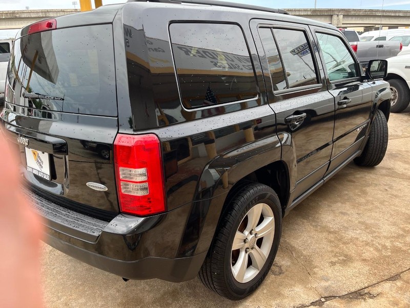 Jeep Patriot Vehicle Image 04