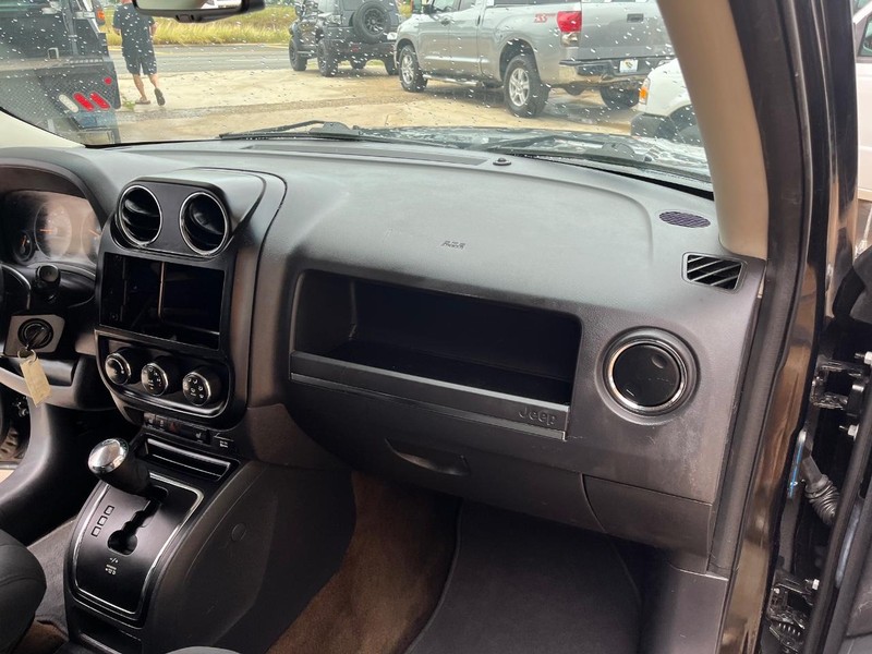 Jeep Patriot Vehicle Image 08