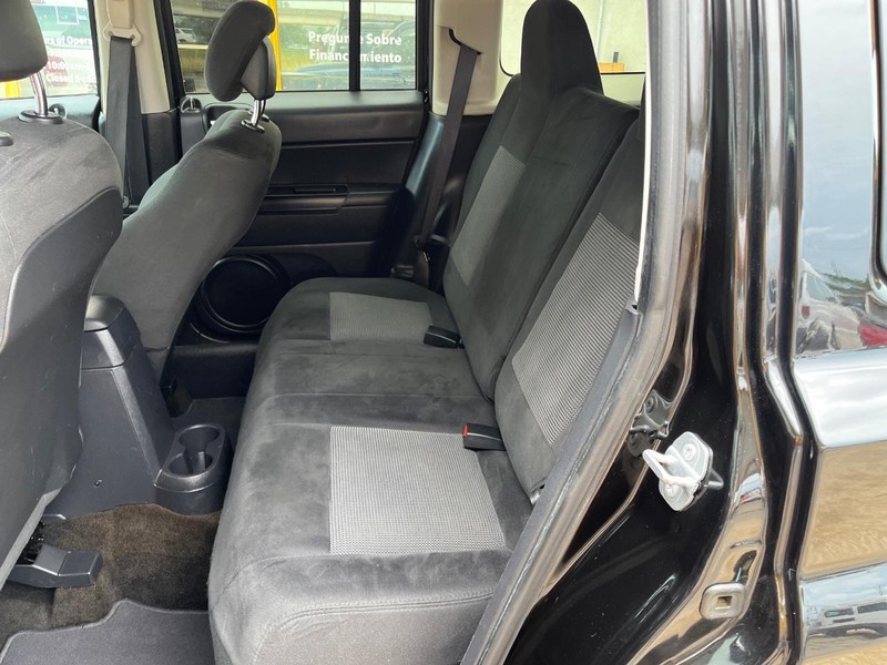 Jeep Patriot Vehicle Image 11