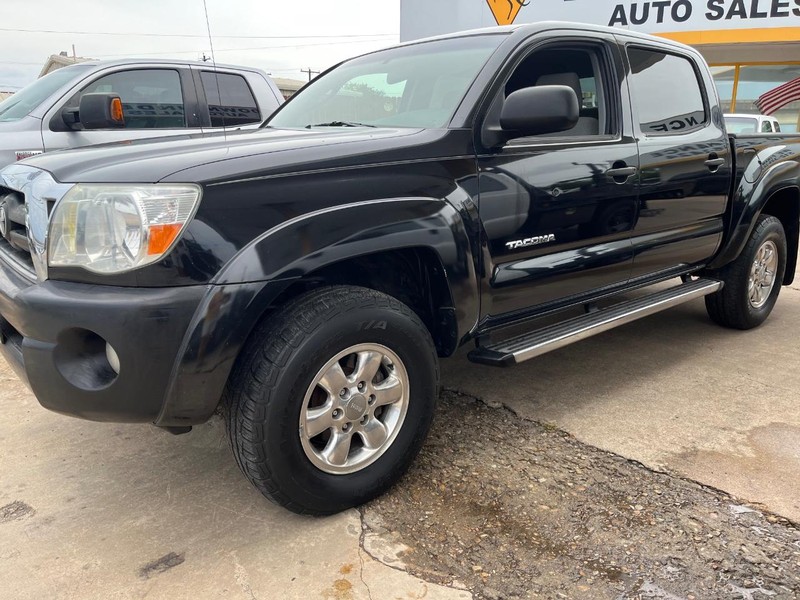 Toyota Tacoma Vehicle Image 03